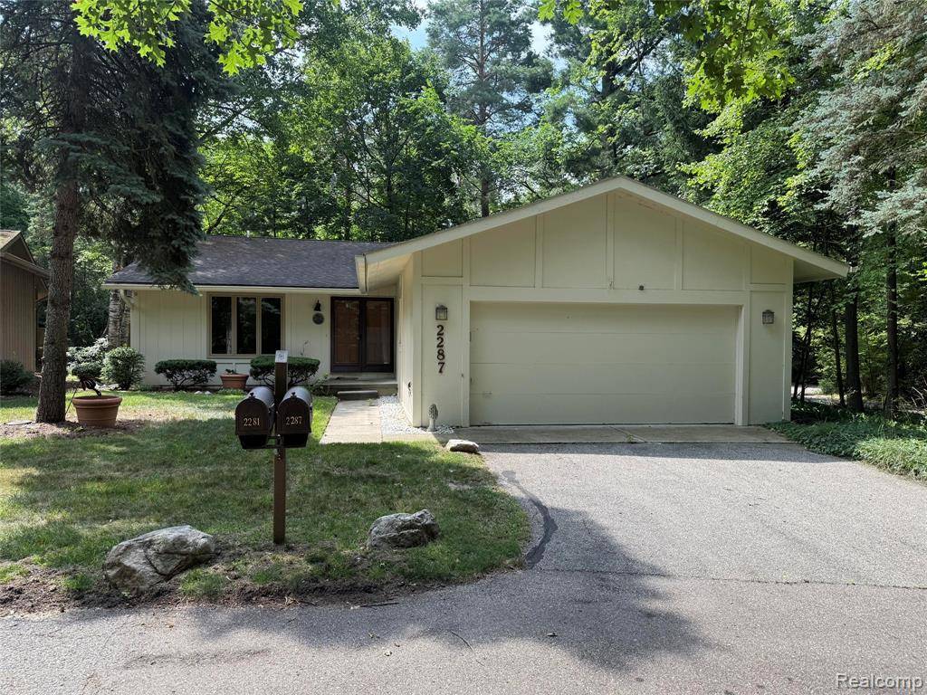 2287 FOREST GLEN W, West Bloomfield, MI 48324