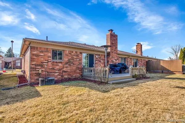 Fraser, MI 48026,32858 STONEYBROOK Lane