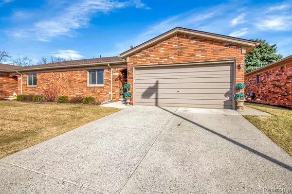 Fraser, MI 48026,32858 STONEYBROOK Lane