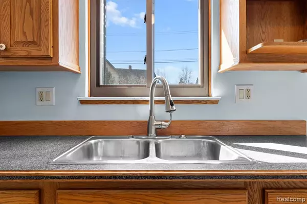 Sterling Heights, MI 48312,12146 MONSBROOK Drive