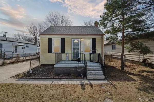 19794 VERMANDER Avenue, Clinton Twp, MI 48035