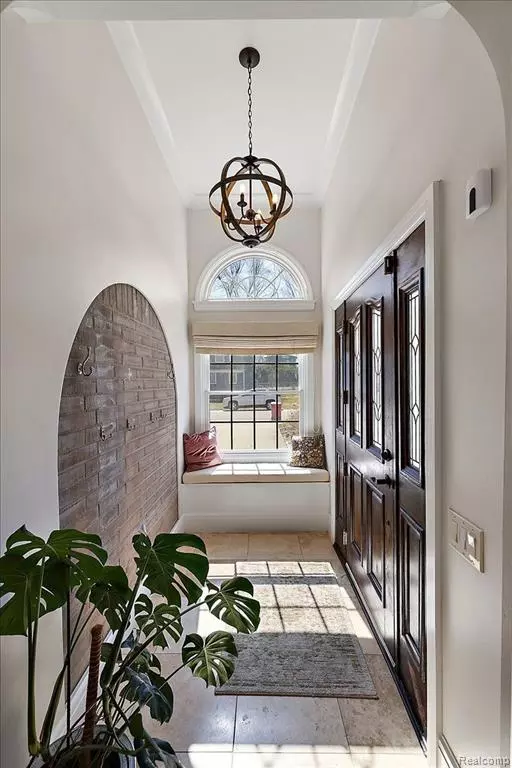 West Bloomfield, MI 48323,2074 LAKESHIRE Drive