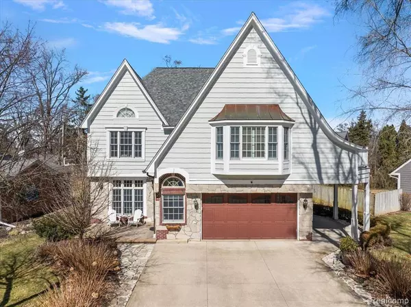 West Bloomfield, MI 48323,2074 LAKESHIRE Drive