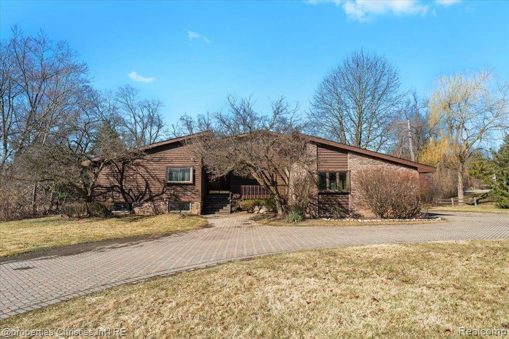 25839 FARMINGTON Road, Farmington Hills, MI 48336