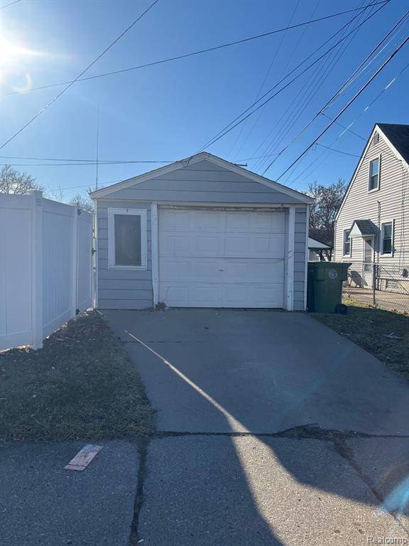 Southgate, MI 48195,14706 EUREKA Road