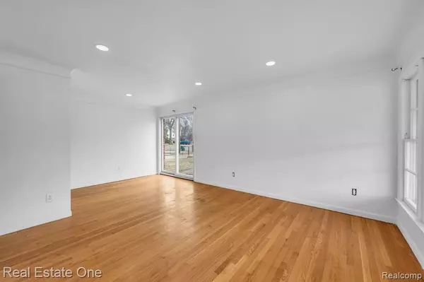 Garden City, MI,27418 Maplewood Street