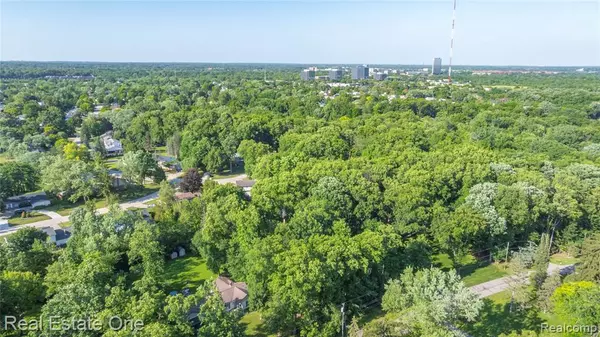 Farmington Hills, MI 48336,28190 WILDWOOD Trail