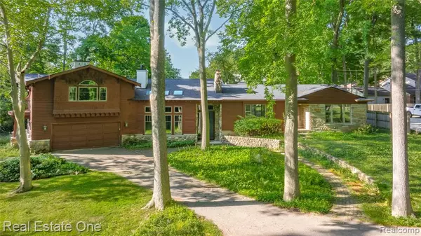 Farmington Hills, MI 48336,28190 WILDWOOD Trail