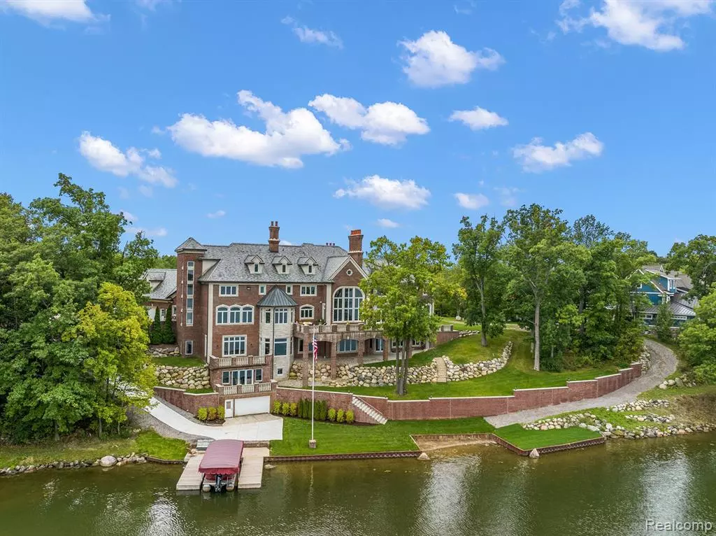Goodrich Vlg, MI,10399 LAKESHORE E Drive