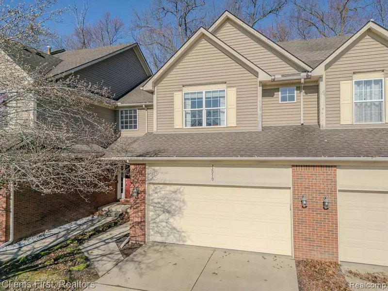 22070 HIDDEN LANE Drive, New Boston, MI 48164