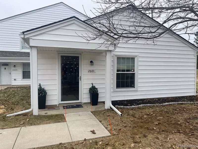 2601 THORNBRIER, Lake Orion, MI