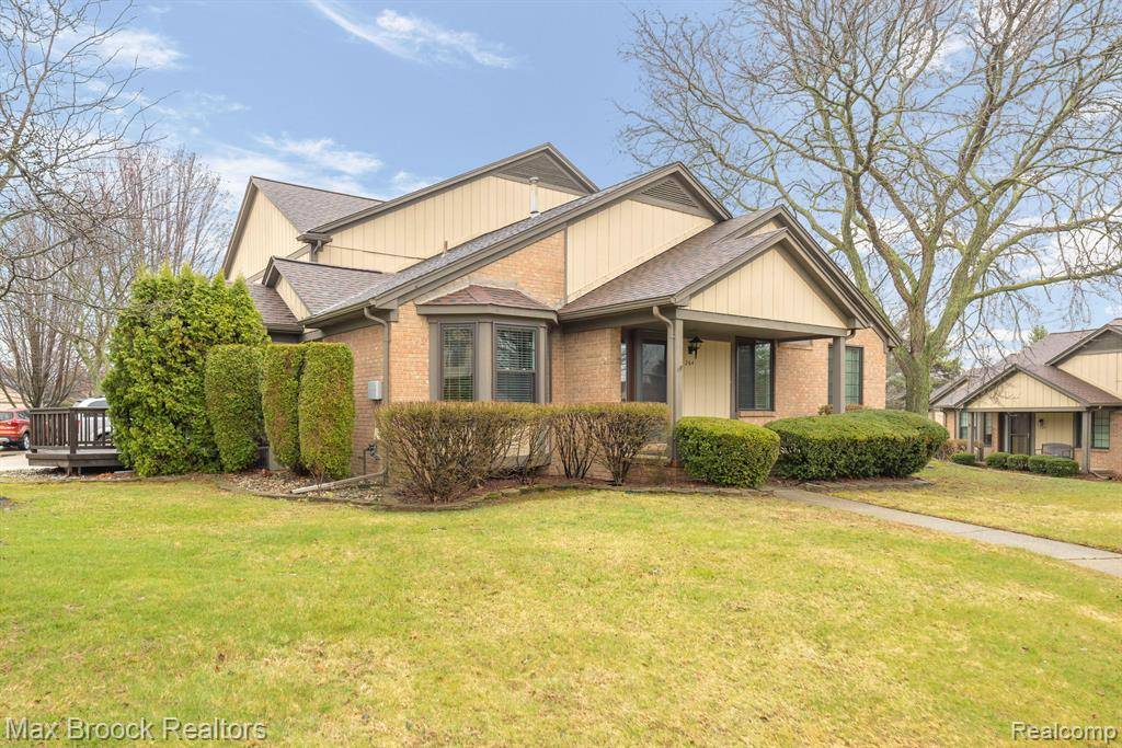 Rochester Hills, MI 48307,264 MEADOW BRIDGE Drive