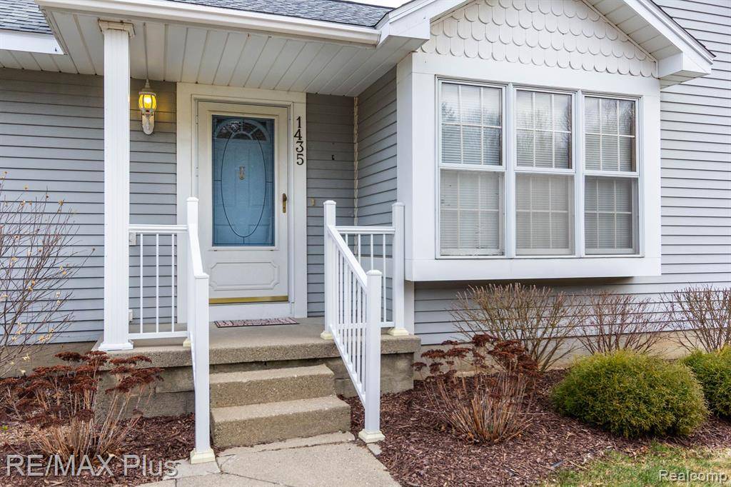Lapeer, MI 48446,1435 FARMLANE Road