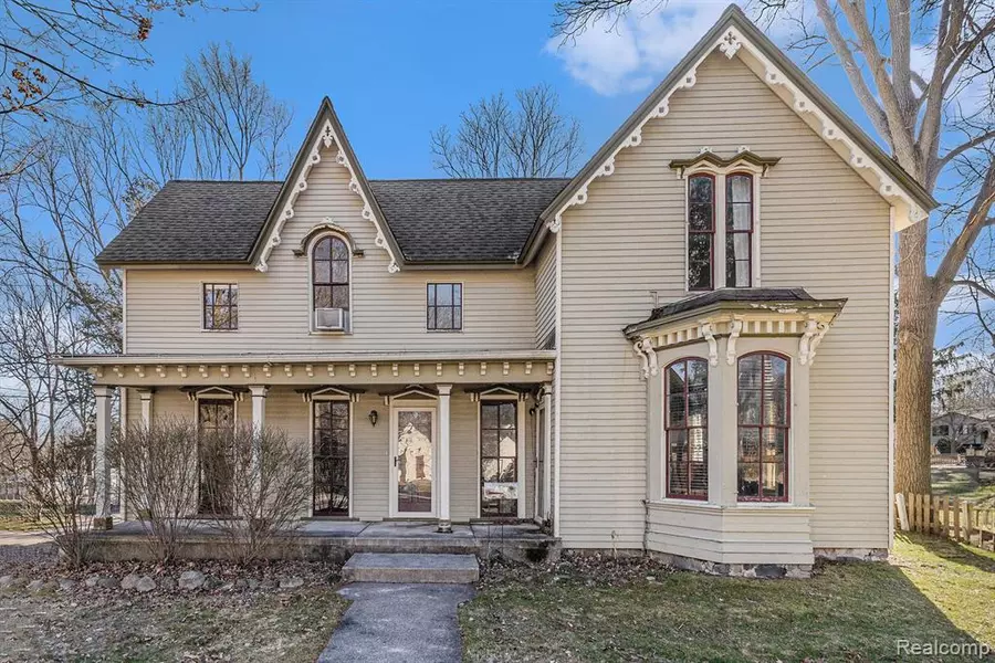 613 S EAST Street, Fenton, MI 48430