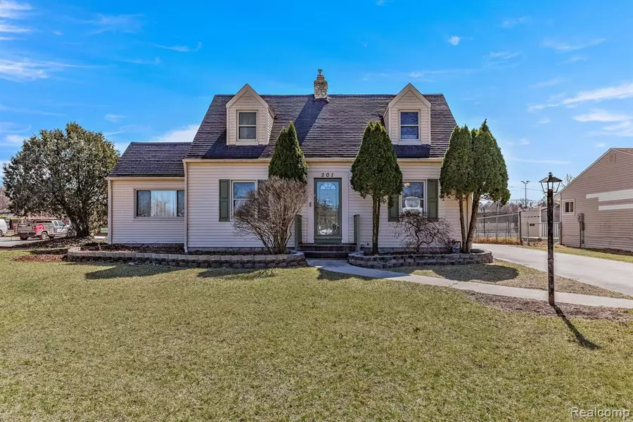 201 MONROE Street, Carleton, MI 48117