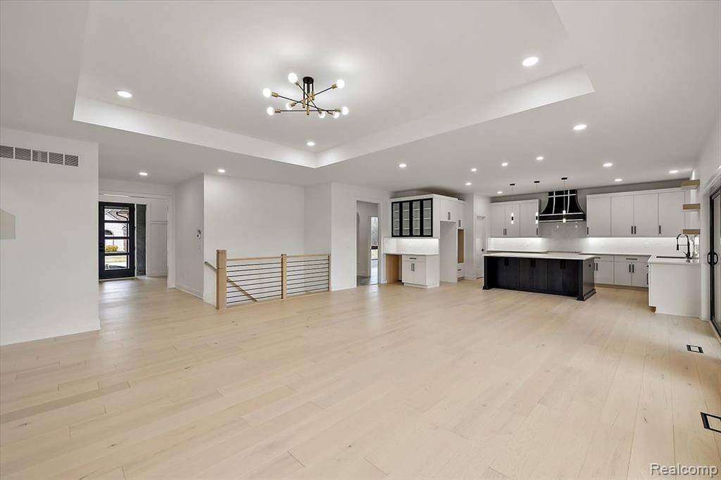 Shelby Twp, MI 48315,49619 White Mill Drive