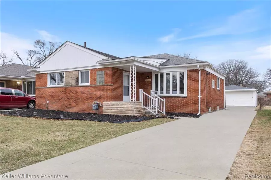 21741 KENOSHA Avenue, Oak Park, MI 48237