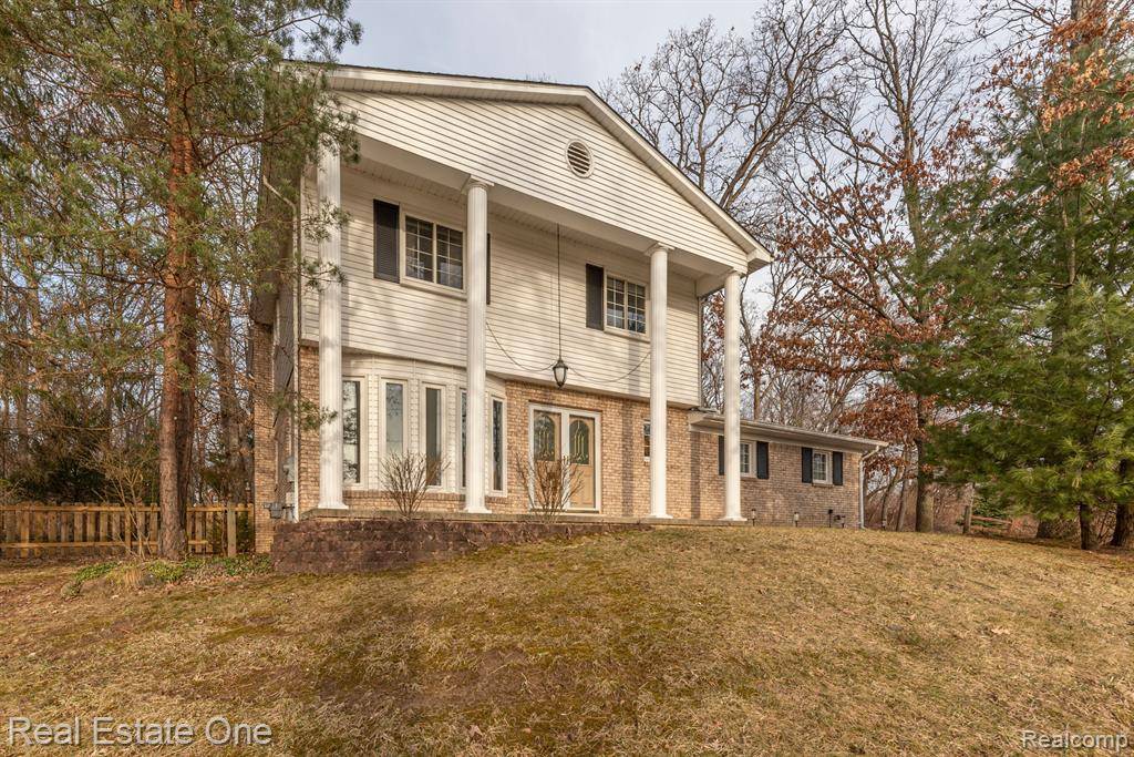 6400 Sundance Trail, Brighton, MI 48116