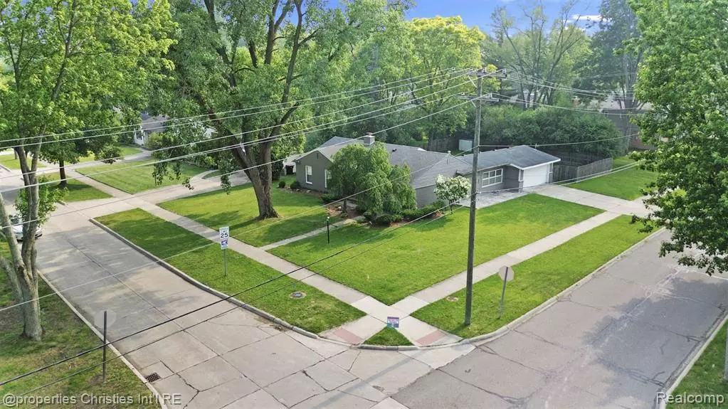 29745 Westbrook Parkway, Southfield, MI 48076