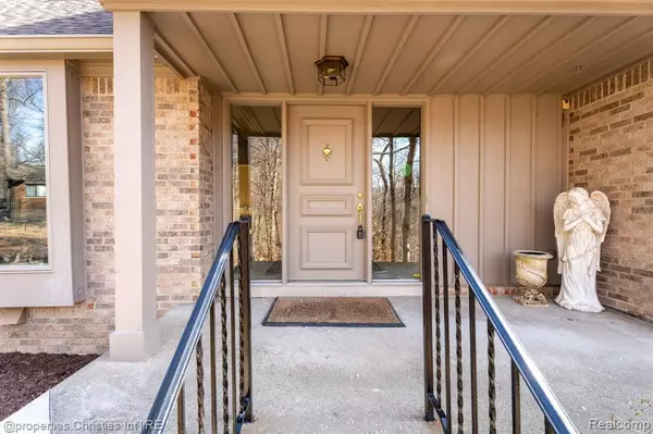 Beverly Hills, MI 48025,22241 VILLAGE PINES Drive