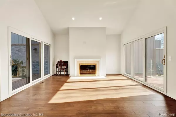 Beverly Hills, MI 48025,22241 VILLAGE PINES Drive