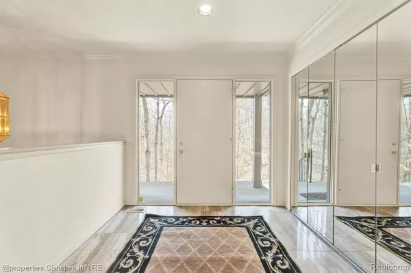 Beverly Hills, MI 48025,22241 VILLAGE PINES Drive