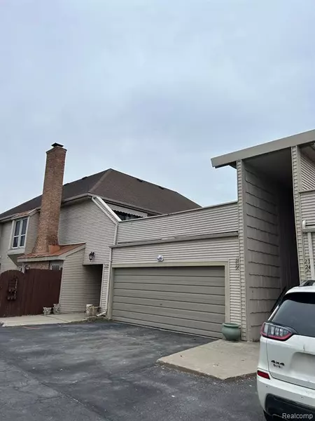8127 COLONY Drive, Grosse Ile, MI 48138