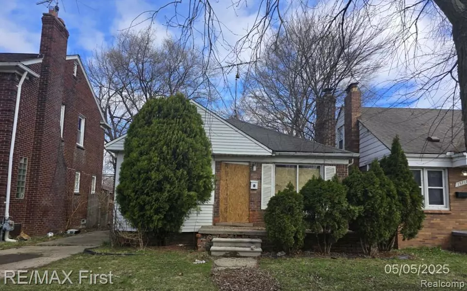 15709 CARLISLE Street, Detroit, MI 48205