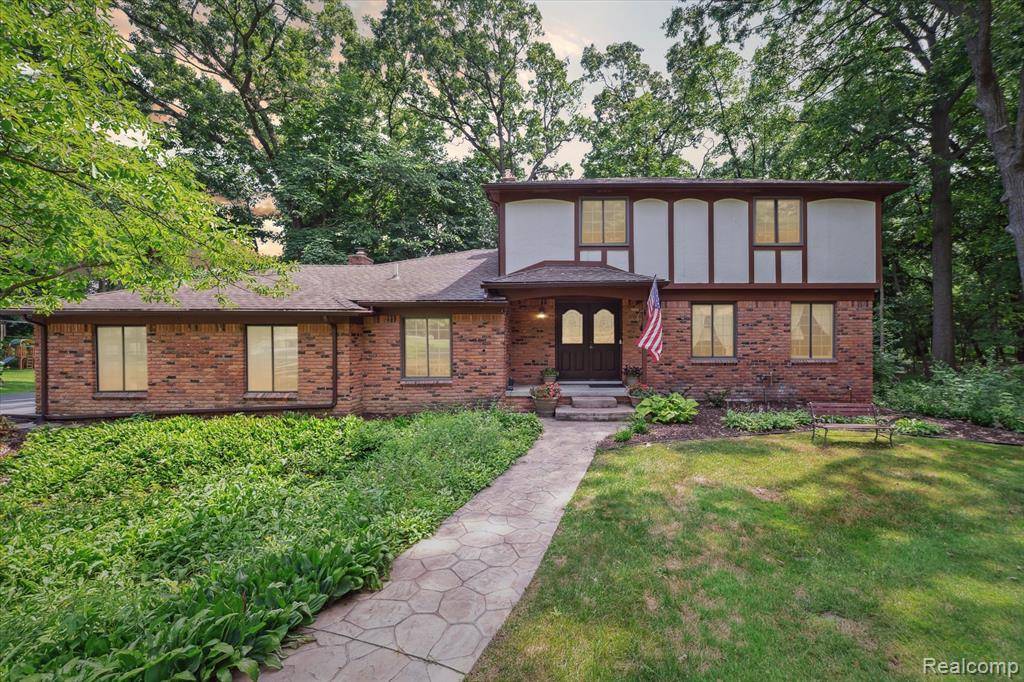 2915 HILLENDALE Drive, Rochester Hills, MI 48309