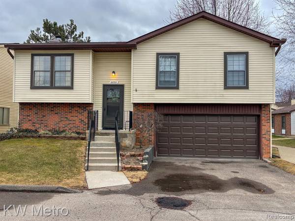2830 ROUNDTREE Drive, Troy, MI 48083