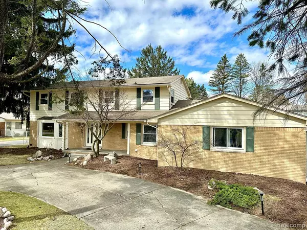 Farmington Hills, MI 48334,30511 CLUB HOUSE Lane