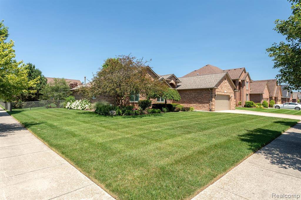Macomb, MI 48044,21295 Sienna Drive