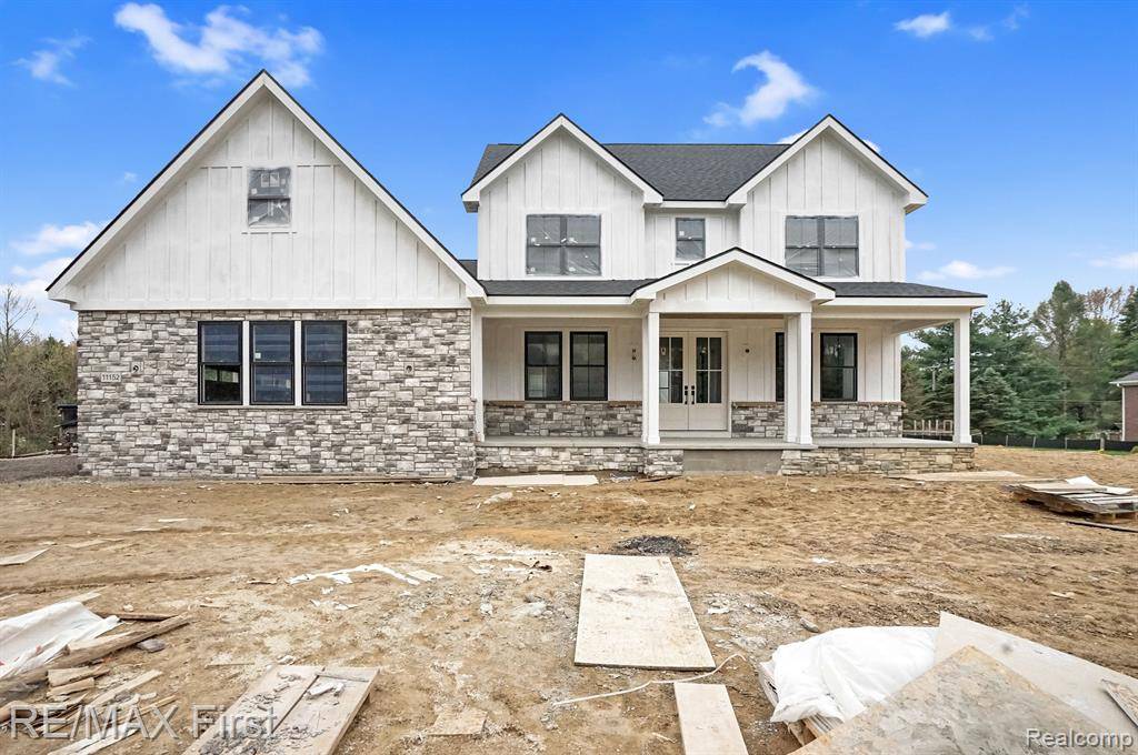 11152 Spruce Point Dr, Brighton, MI 48114