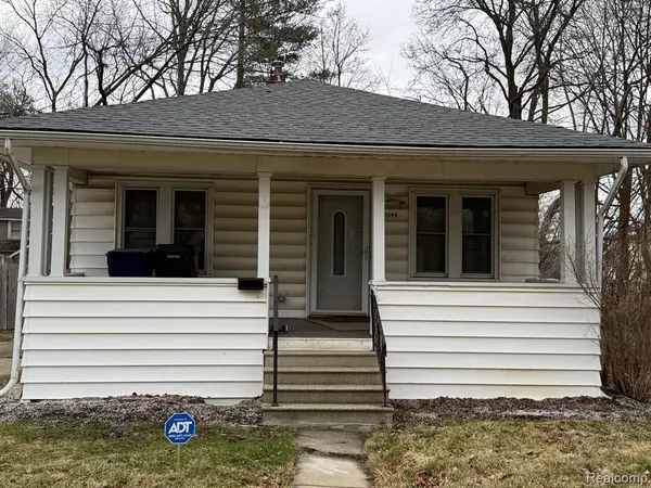 2844 MACKIN Road, Flint, MI 48504