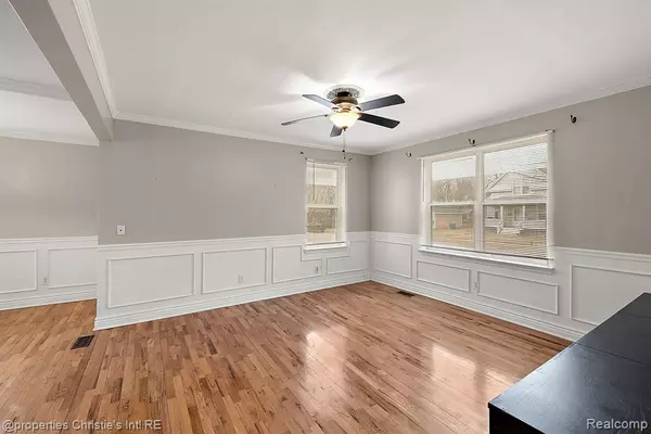 Mount Clemens, MI 48043,12 MADISON Avenue