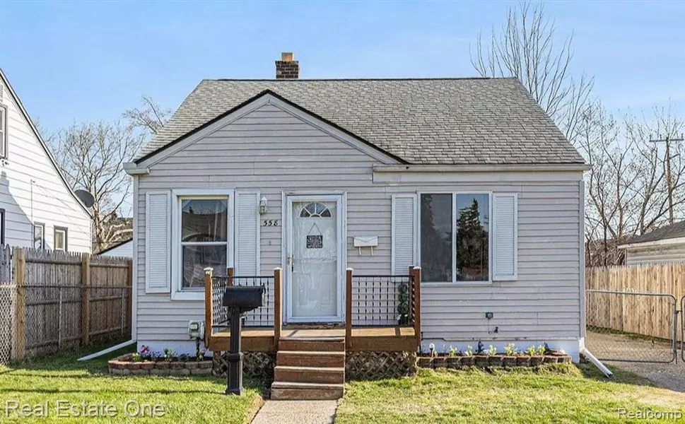 558 E TENNYSON Avenue, Pontiac, MI 48340