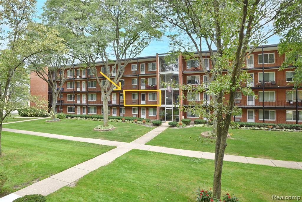 2925 W 13 MILE Road, Royal Oak, MI 48073