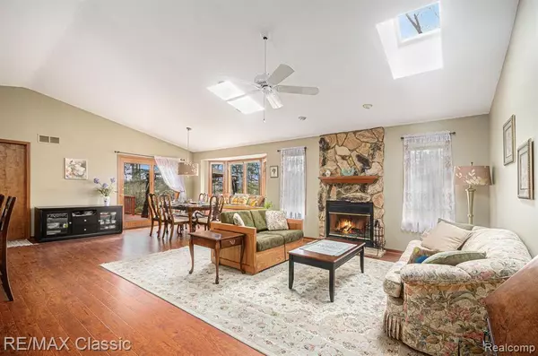 Walled Lake, MI 48390,1733 ASHLEY Court