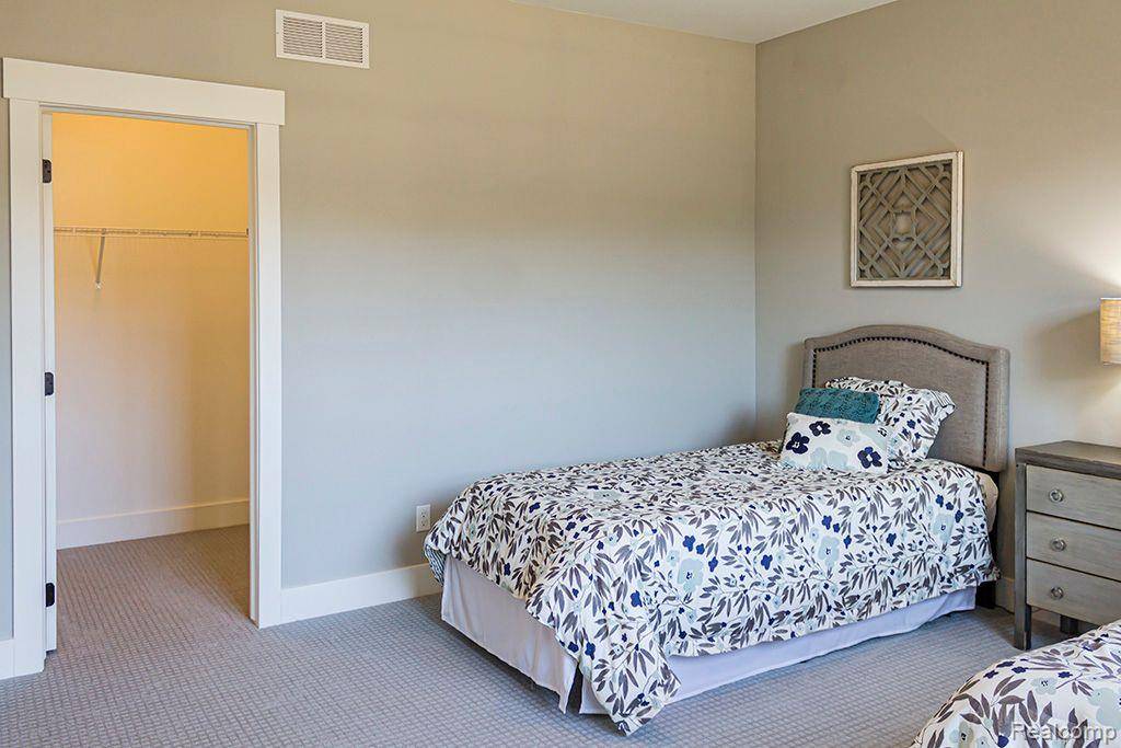 South Lyon, MI 48178,25876 CRYSTAL CREEK W Drive