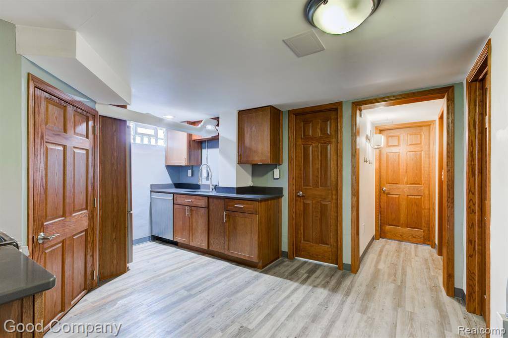 Royal Oak, MI 48067,637 S CONNECTICUT Unit 1