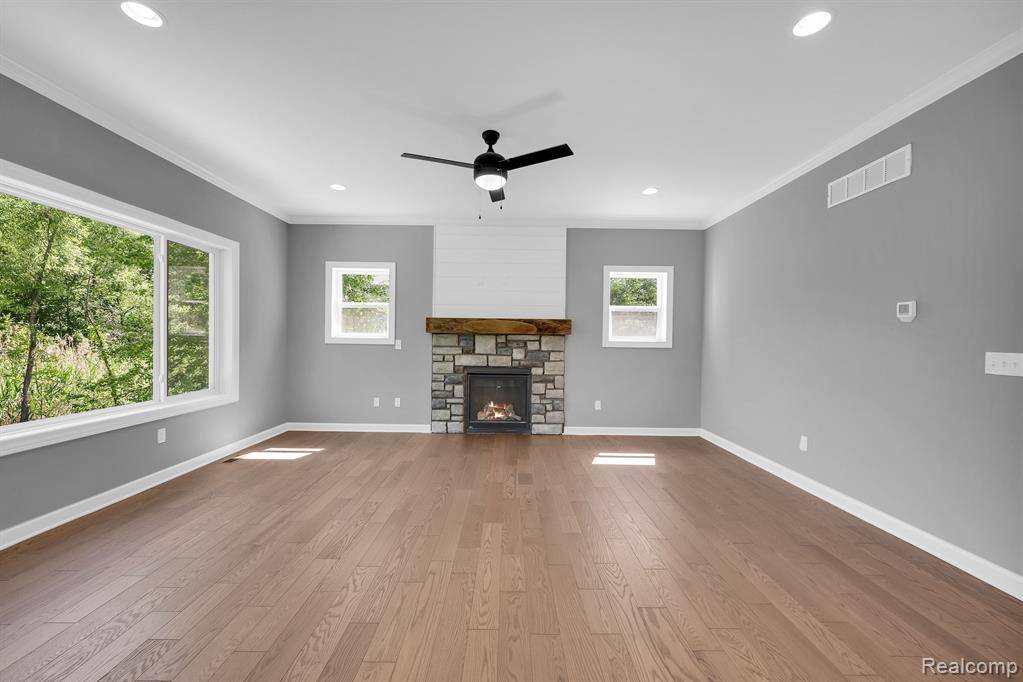 Grand Blanc, MI 48439,5240 Farmridge Lane