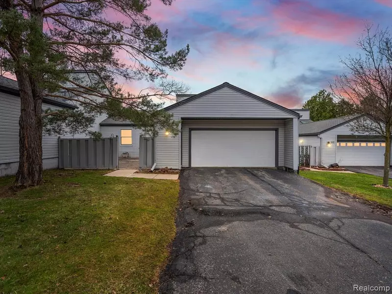 2860 Monte Vista, Brighton, MI 48114