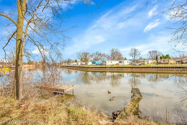 Mount Clemens, MI 48043,97 AVERY Street