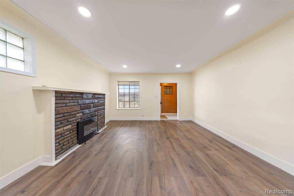 Clinton Twp, MI 48035,21670 SHARKEY Street