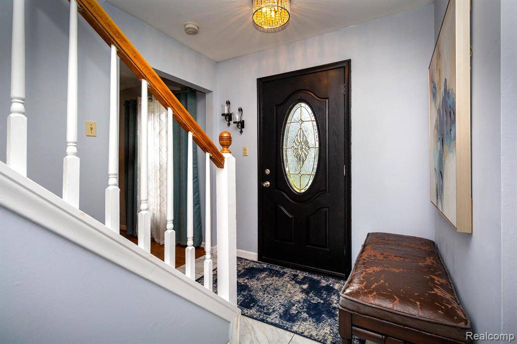 Farmington Hills, MI 48331,30037 RAVENSCROFT Street