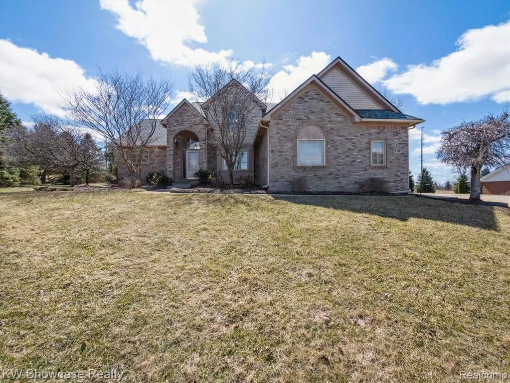 Howell, MI 48855,9107 ROTONDO Drive