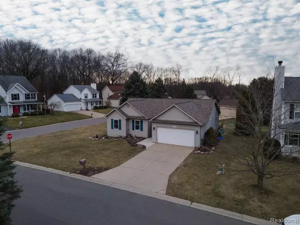 Howell, MI 48855,2351 SUMMIT CEDAR Drive