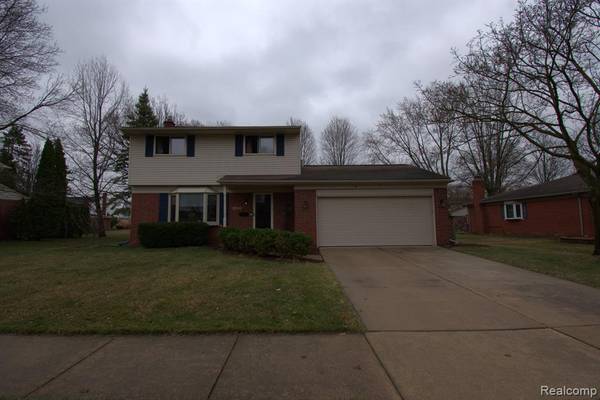 16446 COUNTRY CLUB Drive, Livonia, MI 48154