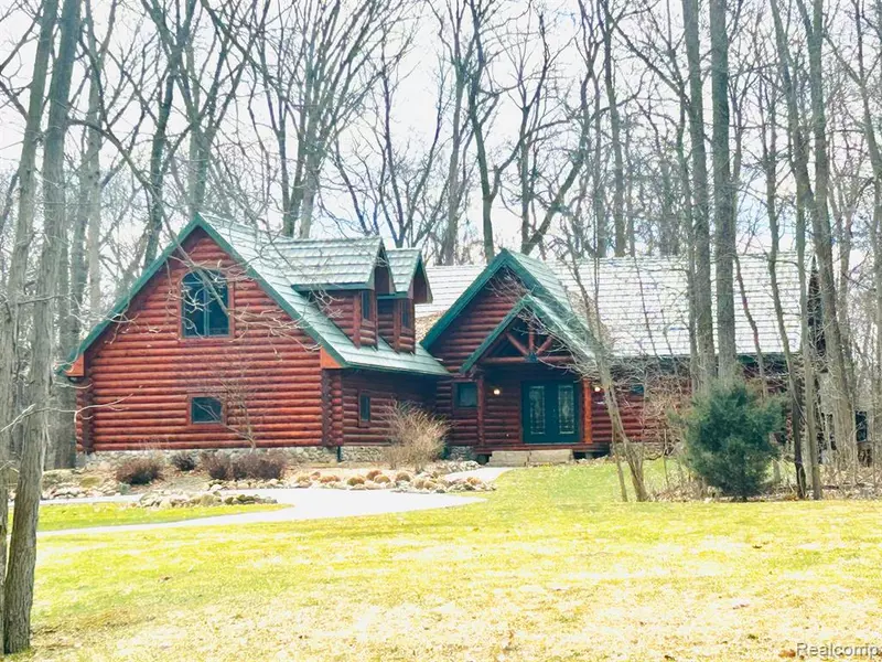 12834 SLEIGH Trail, Milford, MI 48380