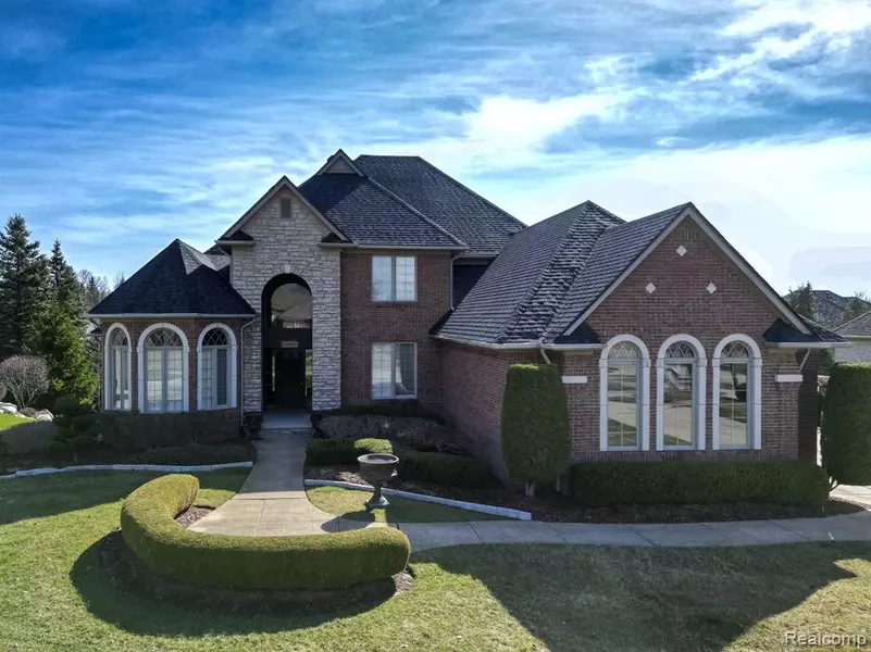 56892 Oak Way Drive, Shelby Twp, MI 48316